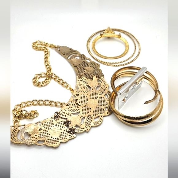 ๐ข3/$19๐ข Gold Jewelry Bundle Wear Resell Necklace Bracelets Earrings Brooch - Picture 5 of 6